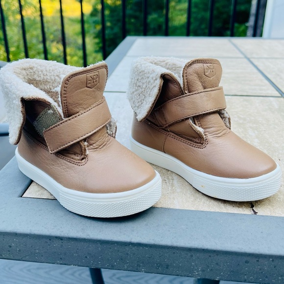 Freshly Picked Almond Sherpa Boots toddler size 6 in excellent condition unisex - Picture 2 of 12